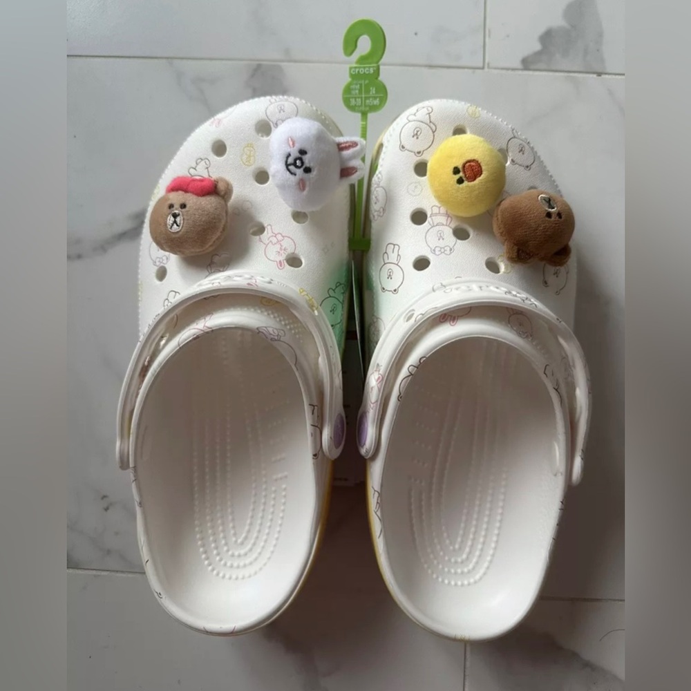 CROCS LINE FRIENDS CLASSIC CLOG Men's 8/Women's 10 -New with tag